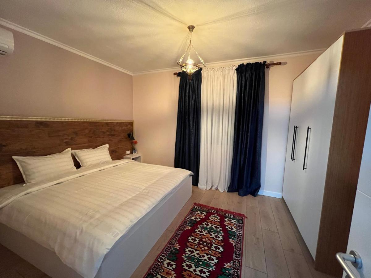 Chestnut Yard Villa Tirana Bagian luar foto