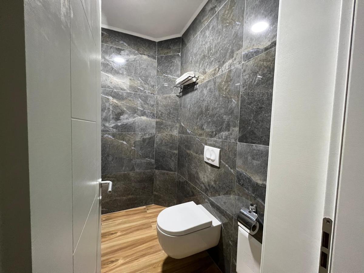 Chestnut Yard Villa Tirana Bagian luar foto
