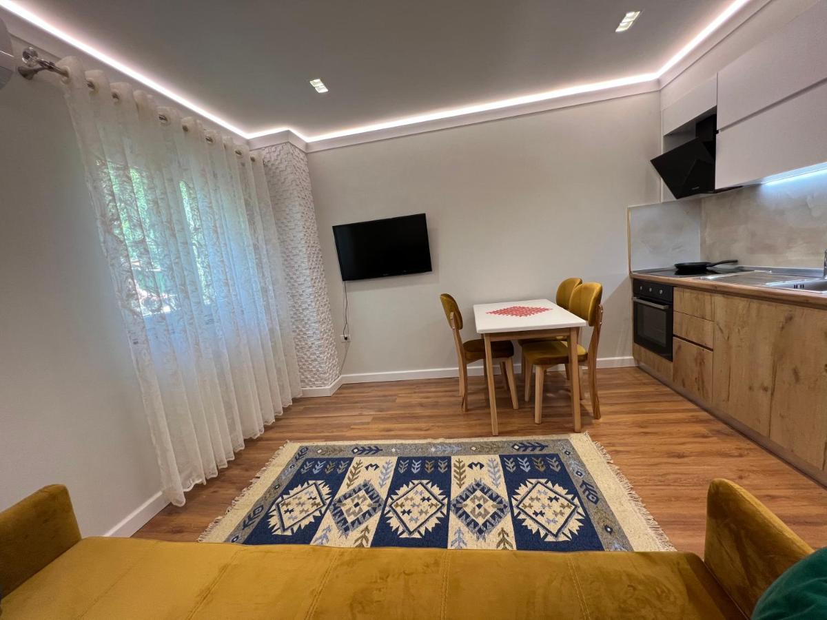 Chestnut Yard Villa Tirana Bagian luar foto