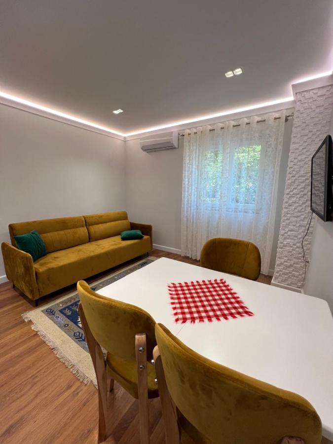 Chestnut Yard Villa Tirana Bagian luar foto