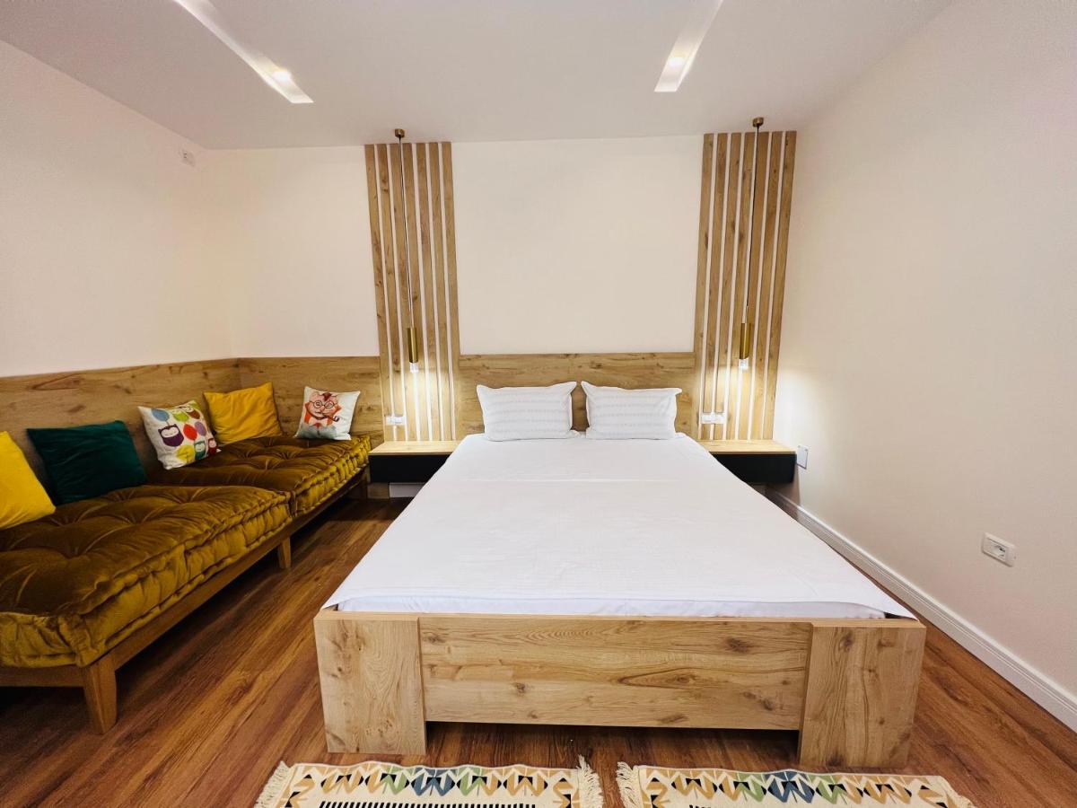 Chestnut Yard Villa Tirana Bagian luar foto