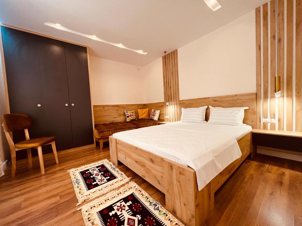 Chestnut Yard Villa Tirana Bagian luar foto